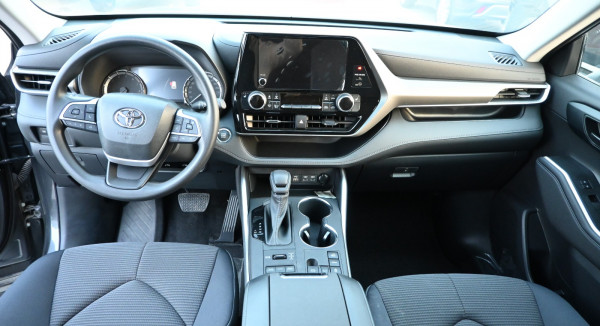 Toyota Highlander 2023  Black LHD Petrol AT SUV 4WD view 2
