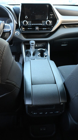 Toyota Highlander 2023  Black LHD Petrol AT SUV 4WD view 4