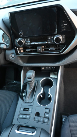 Toyota Highlander 2023  Black LHD Petrol AT SUV 4WD view 5