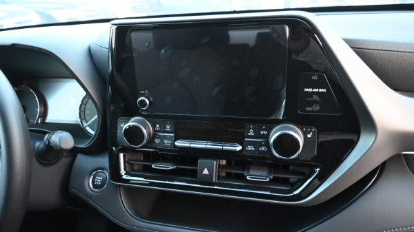 Toyota Highlander 2023  Black LHD Petrol AT SUV 4WD view 6