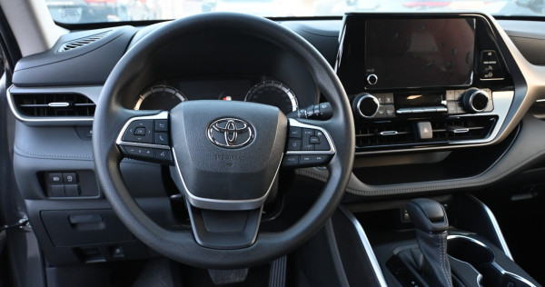 Toyota Highlander 2023  Black LHD Petrol AT SUV 4WD view 14