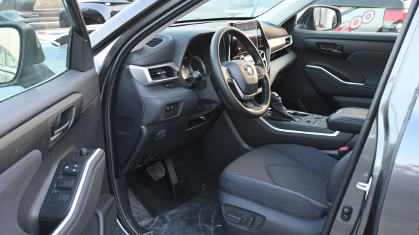 Toyota Highlander 2023  Black LHD Petrol AT SUV 4WD view 15