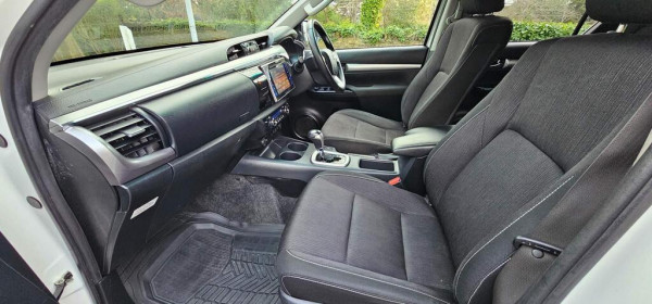 Toyota Hilux 2020/ White RHD Diesel AT Pickup 4WD view 2