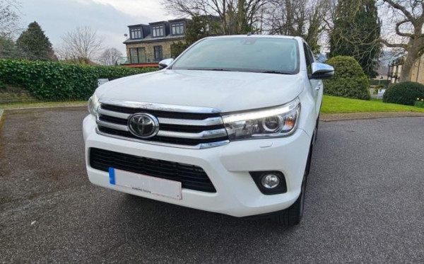 Toyota Hilux 2020/ White RHD Diesel AT Pickup 4WD view 5