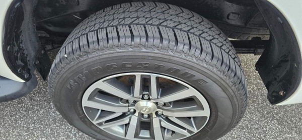 Toyota Hilux 2020/ White RHD Diesel AT Pickup 4WD view 6