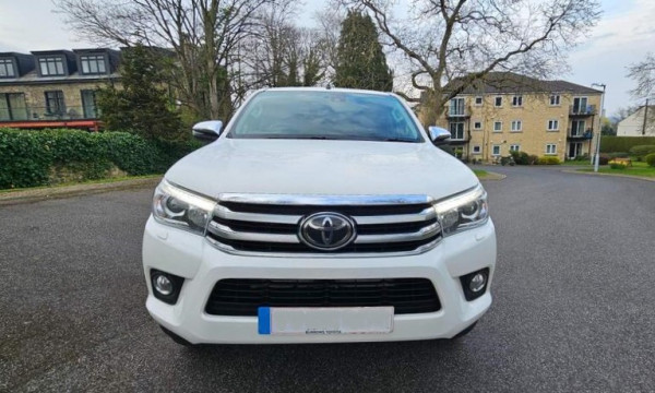 Toyota Hilux 2020/ White RHD Diesel AT Pickup 4WD view 7