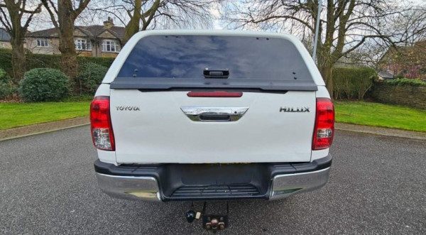 Toyota Hilux 2020/ White RHD Diesel AT Pickup 4WD view 8