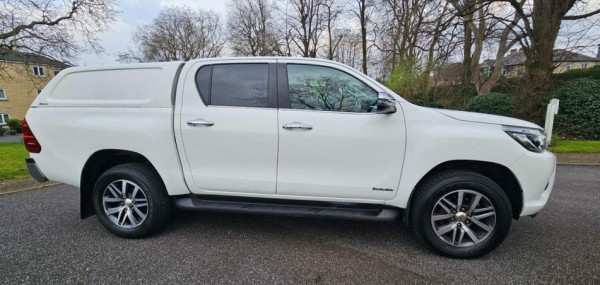 Toyota Hilux 2020/ White RHD Diesel AT Pickup 4WD view 9