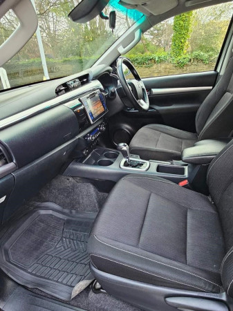 Toyota Hilux 2020/ White RHD Diesel AT Pickup 4WD view 10
