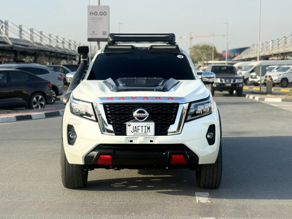 Nissan Navara 2019/ White RHD Diesel AT Pickup 4WD
