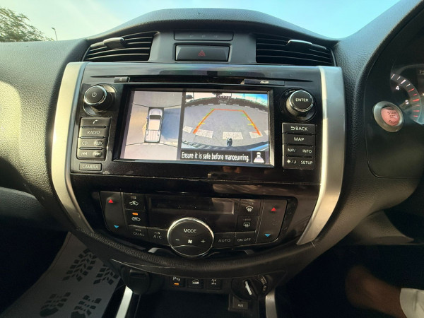 Nissan Navara 2019/ White RHD Diesel AT Pickup 4WD view 3