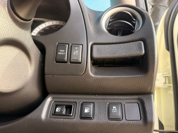 Nissan Navara 2019/ White RHD Diesel AT Pickup 4WD view 5