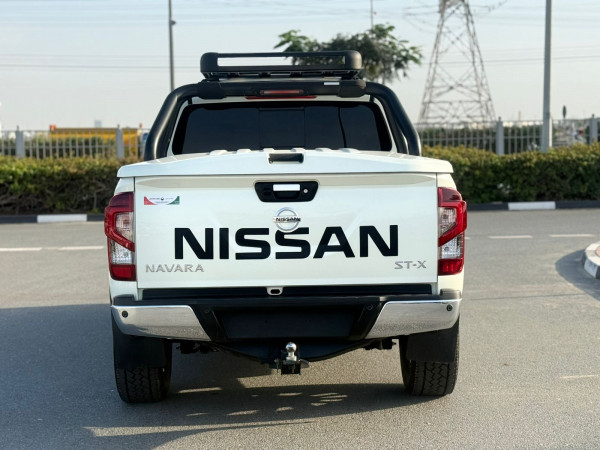 Nissan Navara 2019/ White RHD Diesel AT Pickup 4WD view 12