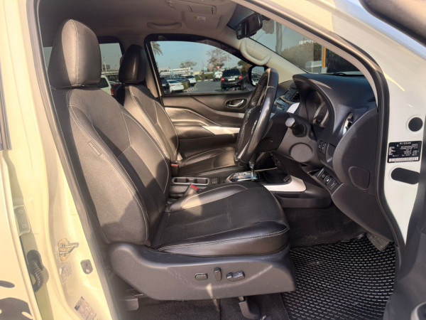 Nissan Navara 2019/ White RHD Diesel AT Pickup 4WD view 13