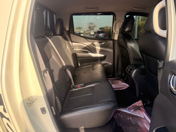 Nissan Navara 2019/ White RHD Diesel AT Pickup 4WD view 14