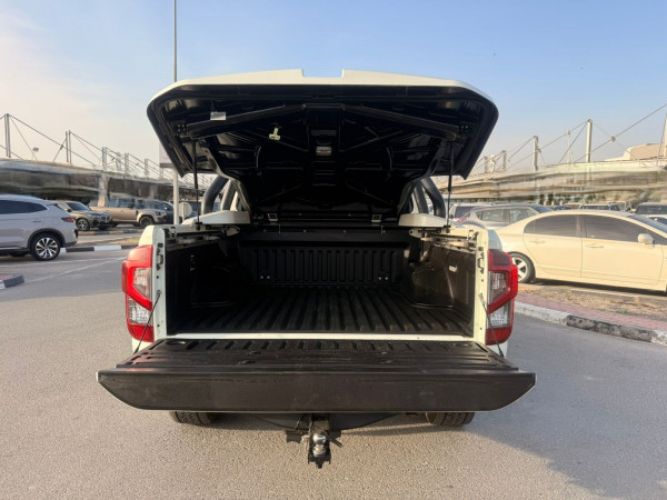 Nissan Navara 2019/ White RHD Diesel AT Pickup 4WD view 22