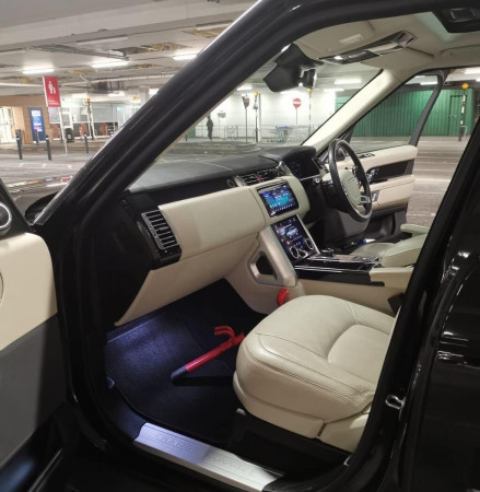 Land Rover Range Rover Vogue SE 2019/ Black RHD Diesel AT SUV 4WD view 2