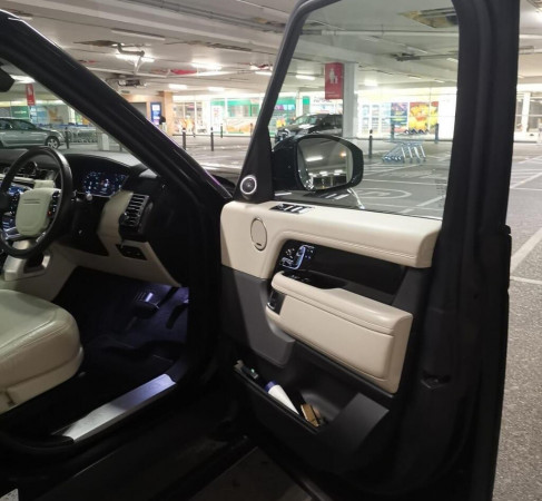 Land Rover Range Rover Vogue SE 2019/ Black RHD Diesel AT SUV 4WD view 4