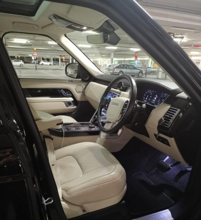 Land Rover Range Rover Vogue SE 2019/ Black RHD Diesel AT SUV 4WD view 5