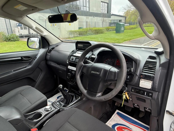 Isuzu D-Max 2019/ White RHD Diesel MT Pickup 4WD view 2