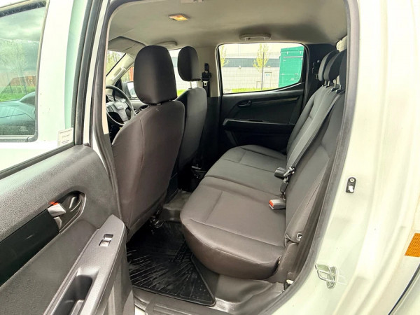 Isuzu D-Max 2019/ White RHD Diesel MT Pickup 4WD view 5