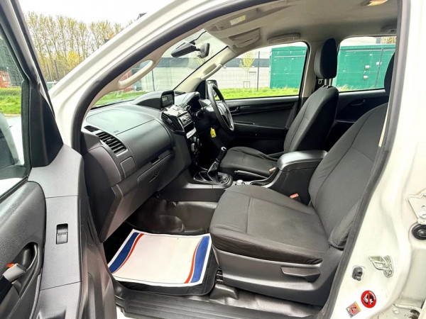 Isuzu D-Max 2019/ White RHD Diesel MT Pickup 4WD view 6
