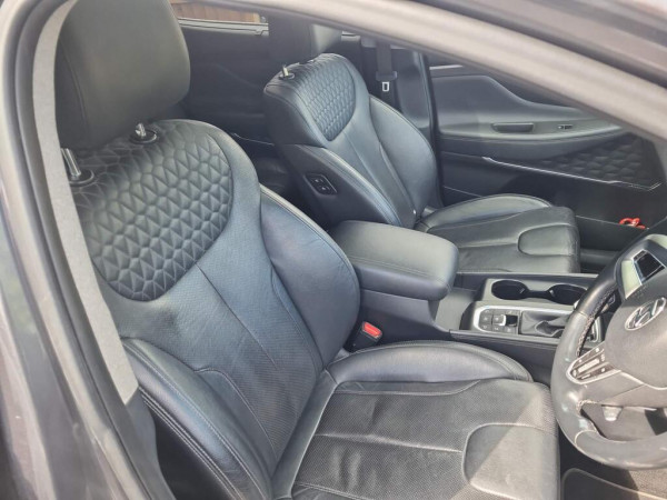 Hyundai Santa Fe 2019/ Grey RHD Diesel AT SUV 4WD view 2