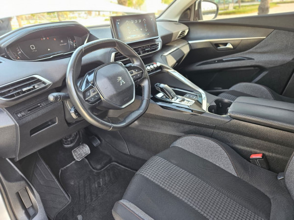 Peugeot 3008 2022/ White LHD Petrol AT SUV Crossover 2WD view 3