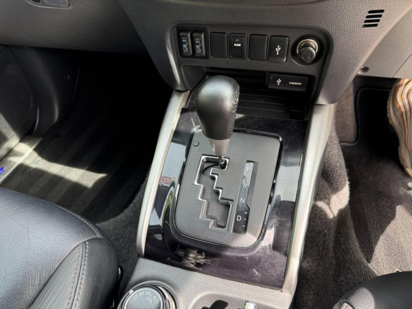 Mitsubishi L200 2019/ Grey RHD Diesel AT Pickup 4WD view 3