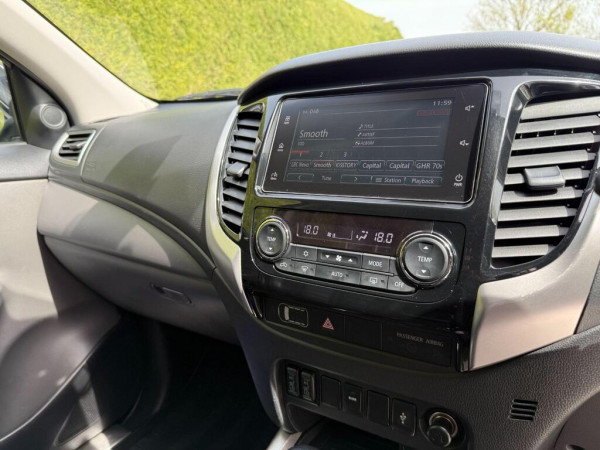 Mitsubishi L200 2019/ Grey RHD Diesel AT Pickup 4WD view 5