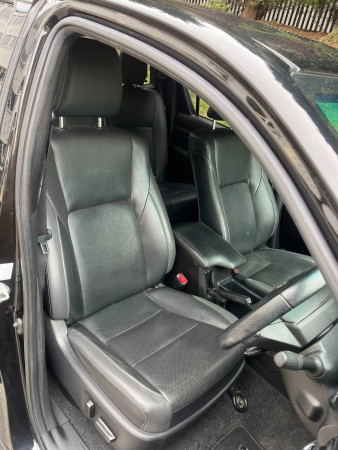 Toyota Hilux 2022/ Black RHD Diesel AT Pickup 4WD view 9