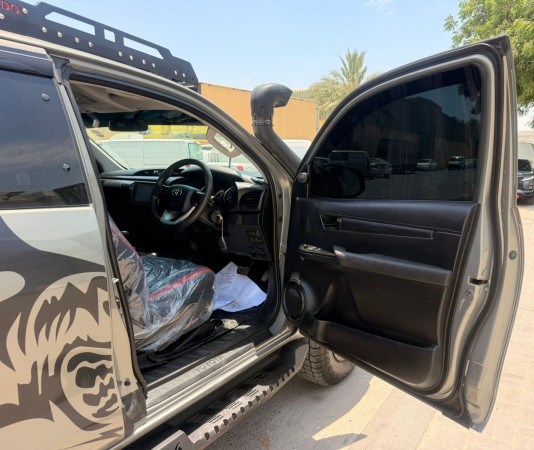 Toyota Hilux 2019/ Grey RHD Diesel AT Pickup 4WD view 5
