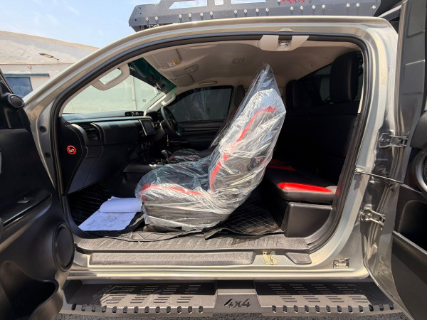 Toyota Hilux 2019/ Grey RHD Diesel AT Pickup 4WD view 6
