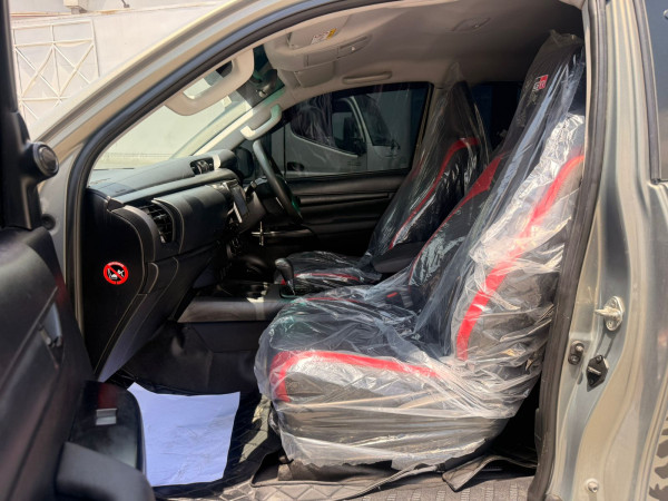Toyota Hilux 2019/ Grey RHD Diesel AT Pickup 4WD view 7