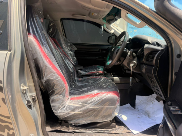 Toyota Hilux 2019/ Grey RHD Diesel AT Pickup 4WD view 9