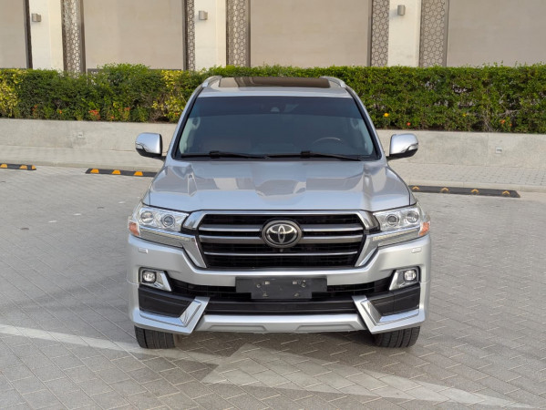 Toyota Land Cruiser 2019  Silver LHD Petrol AT SUV 4WD