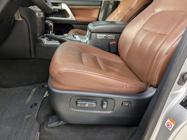 Toyota Land Cruiser 2019  Silver LHD Petrol AT SUV 4WD view 4
