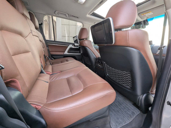 Toyota Land Cruiser 2019  Silver LHD Petrol AT SUV 4WD view 9
