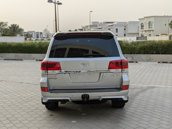 Toyota Land Cruiser 2019  Silver LHD Petrol AT SUV 4WD view 12