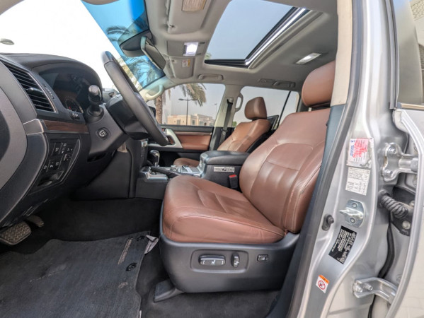 Toyota Land Cruiser 2019  Silver LHD Petrol AT SUV 4WD view 13