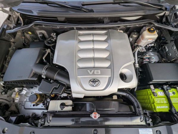 Toyota Land Cruiser 2019  Silver LHD Petrol AT SUV 4WD view 16