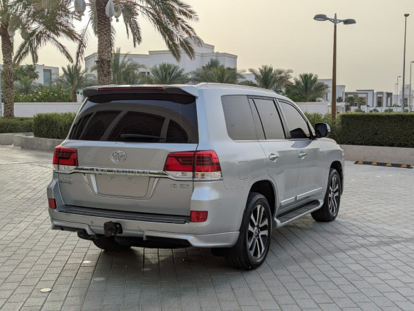 Toyota Land Cruiser 2019  Silver LHD Petrol AT SUV 4WD view 18