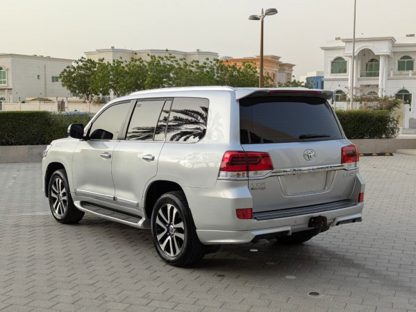 Toyota Land Cruiser 2019  Silver LHD Petrol AT SUV 4WD view 19