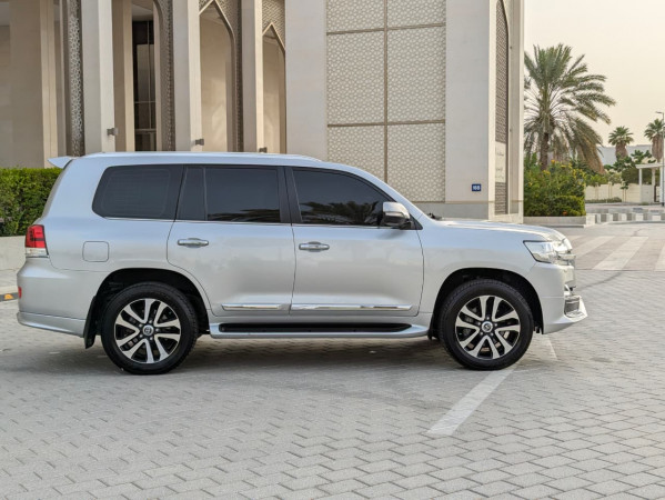Toyota Land Cruiser 2019  Silver LHD Petrol AT SUV 4WD view 20