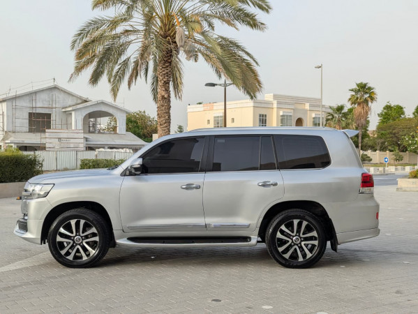 Toyota Land Cruiser 2019  Silver LHD Petrol AT SUV 4WD view 21