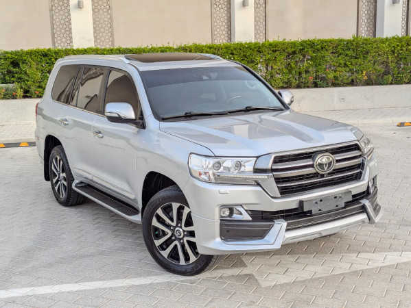 Toyota Land Cruiser 2019  Silver LHD Petrol AT SUV 4WD view 24