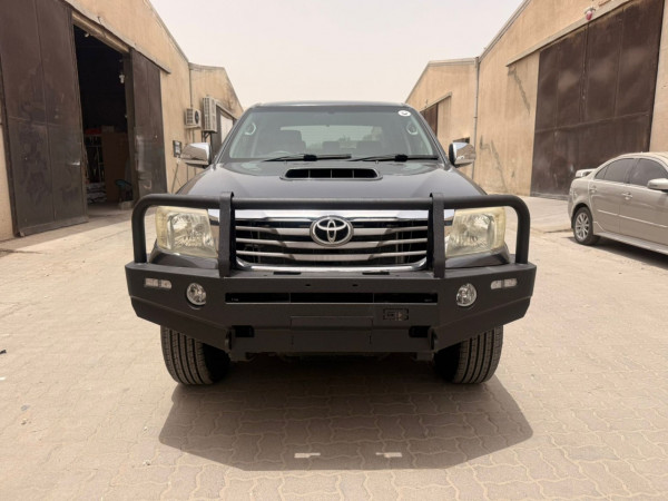 Toyota Hilux 2014/ Black RHD Diesel AT Pickup 4WD