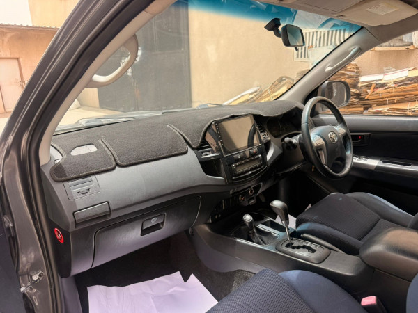 Toyota Hilux 2014/ Black RHD Diesel AT Pickup 4WD view 2