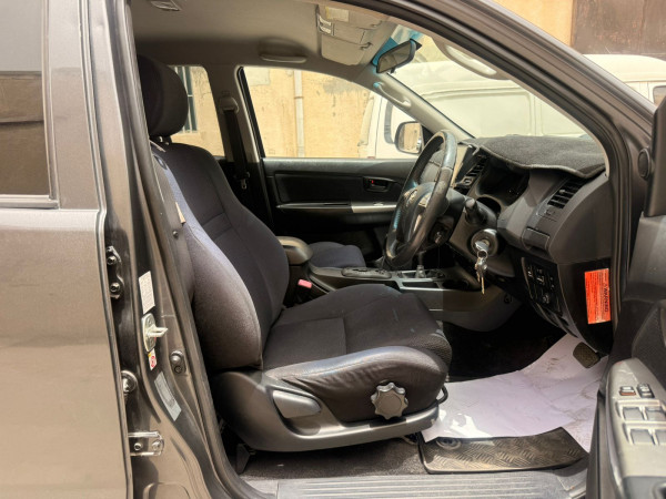 Toyota Hilux 2014/ Black RHD Diesel AT Pickup 4WD view 4