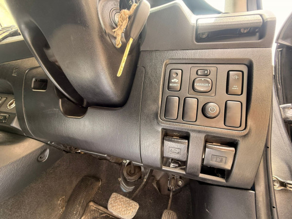 Toyota Hilux 2014/ Black RHD Diesel AT Pickup 4WD view 6